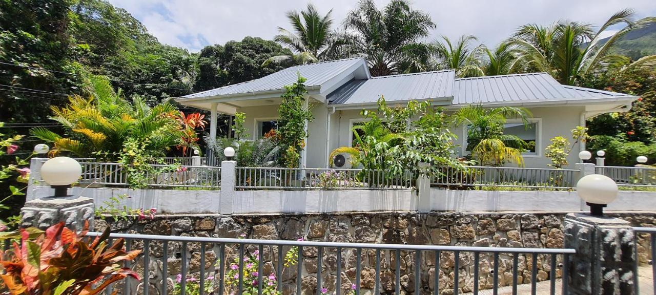 Le Chant De Merle Self -Catering Studios And Apartments Mahe Island Екстер'єр фото